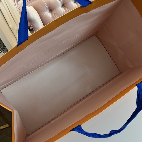 HUGE LOUIS VUITTON PAPER SHOPPING BAG - Picture 8 of 17